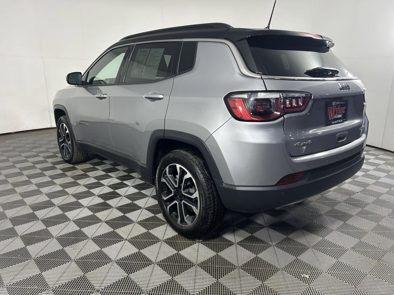 Used 2023 Jeep Compass Limited w/ Sun and Sound Group image 8