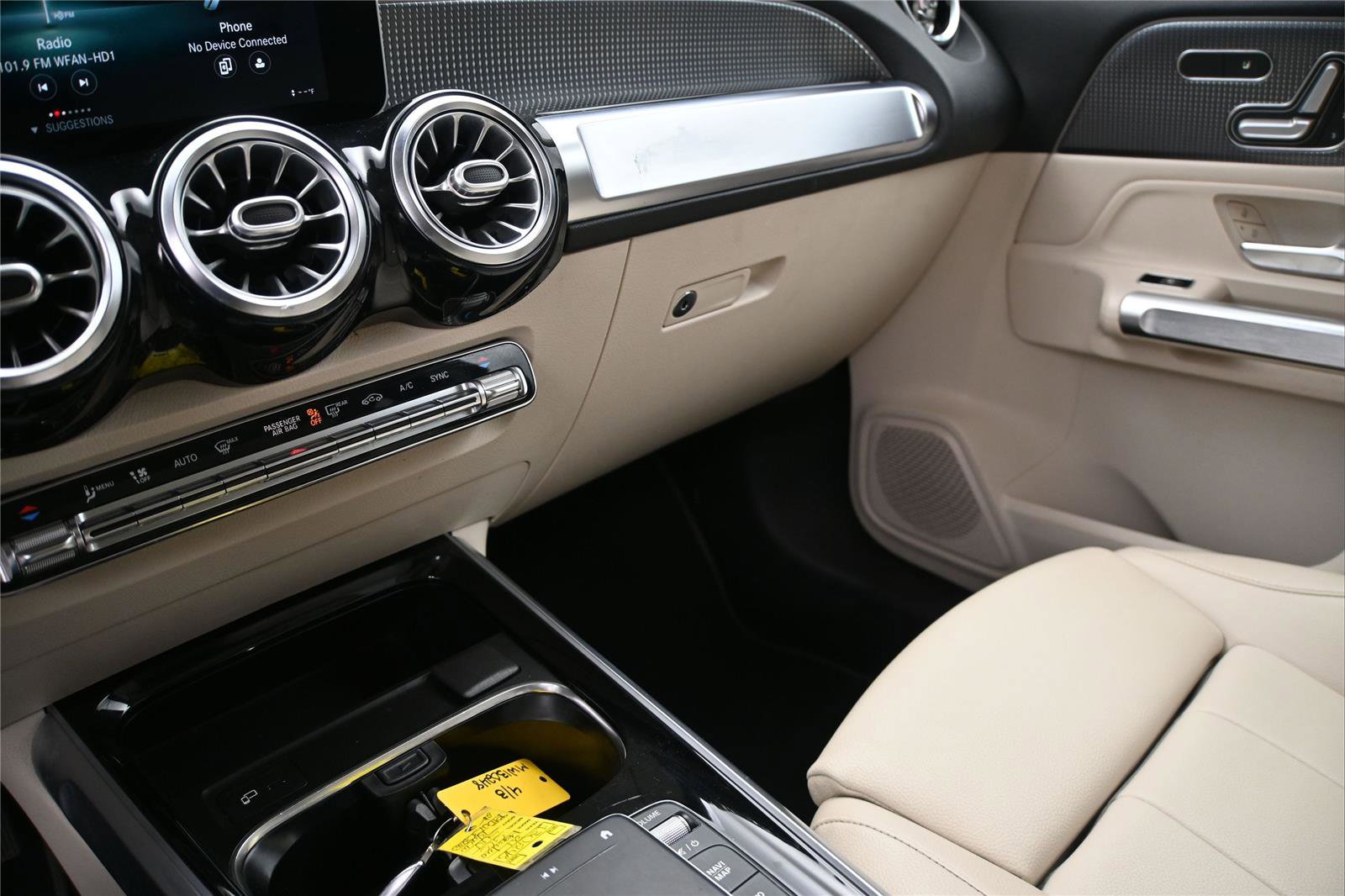 Used 2021 Mercedes-Benz GLB 250 4MATIC image 4