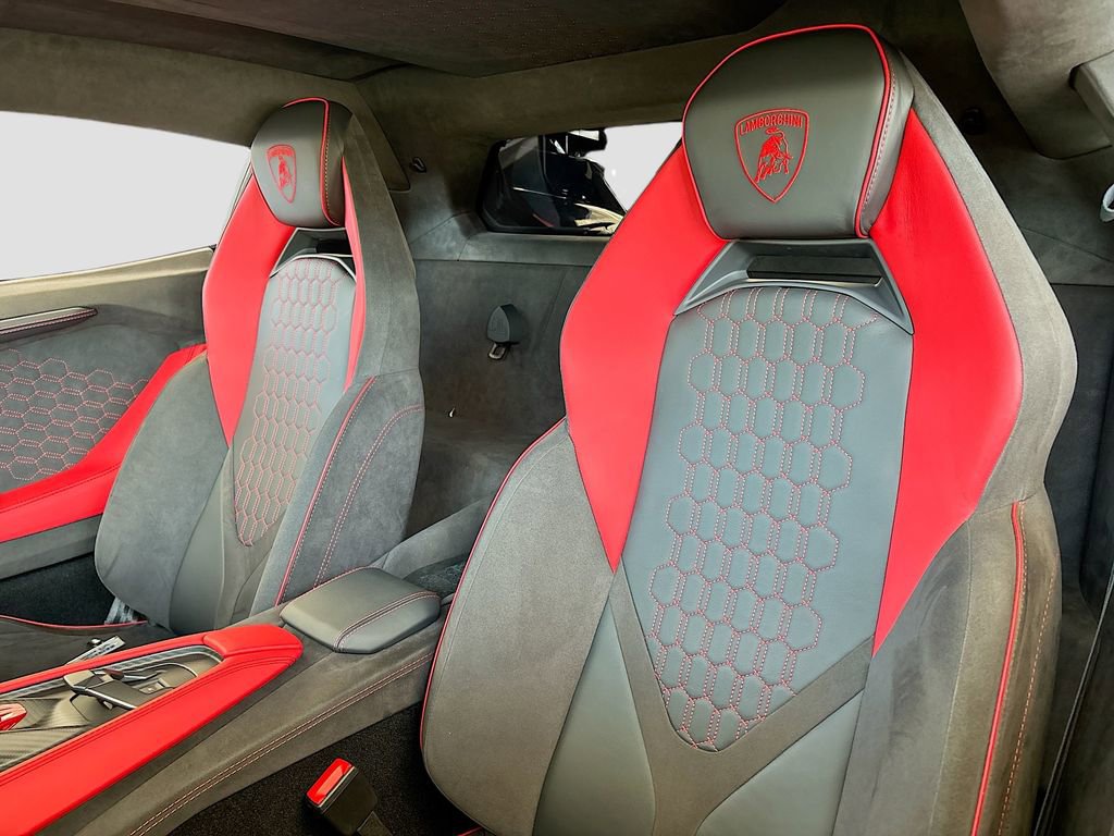 Used 2024 Lamborghini Revuelto image 16