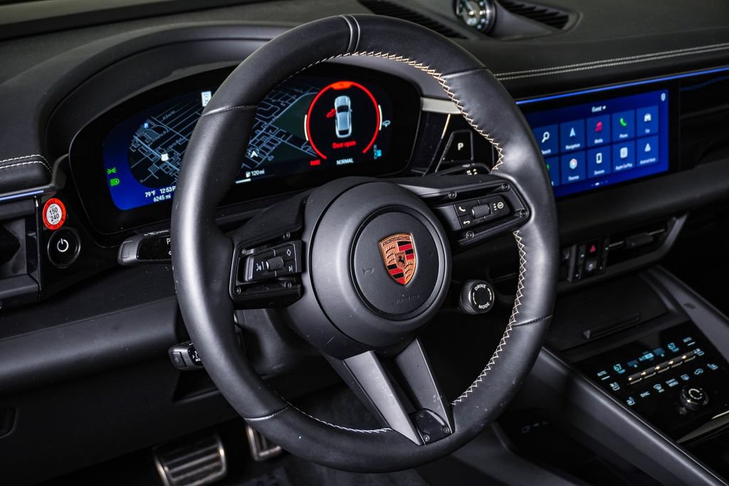Certified 2025 Porsche Macan 4S Electric AWD/4WD image 18