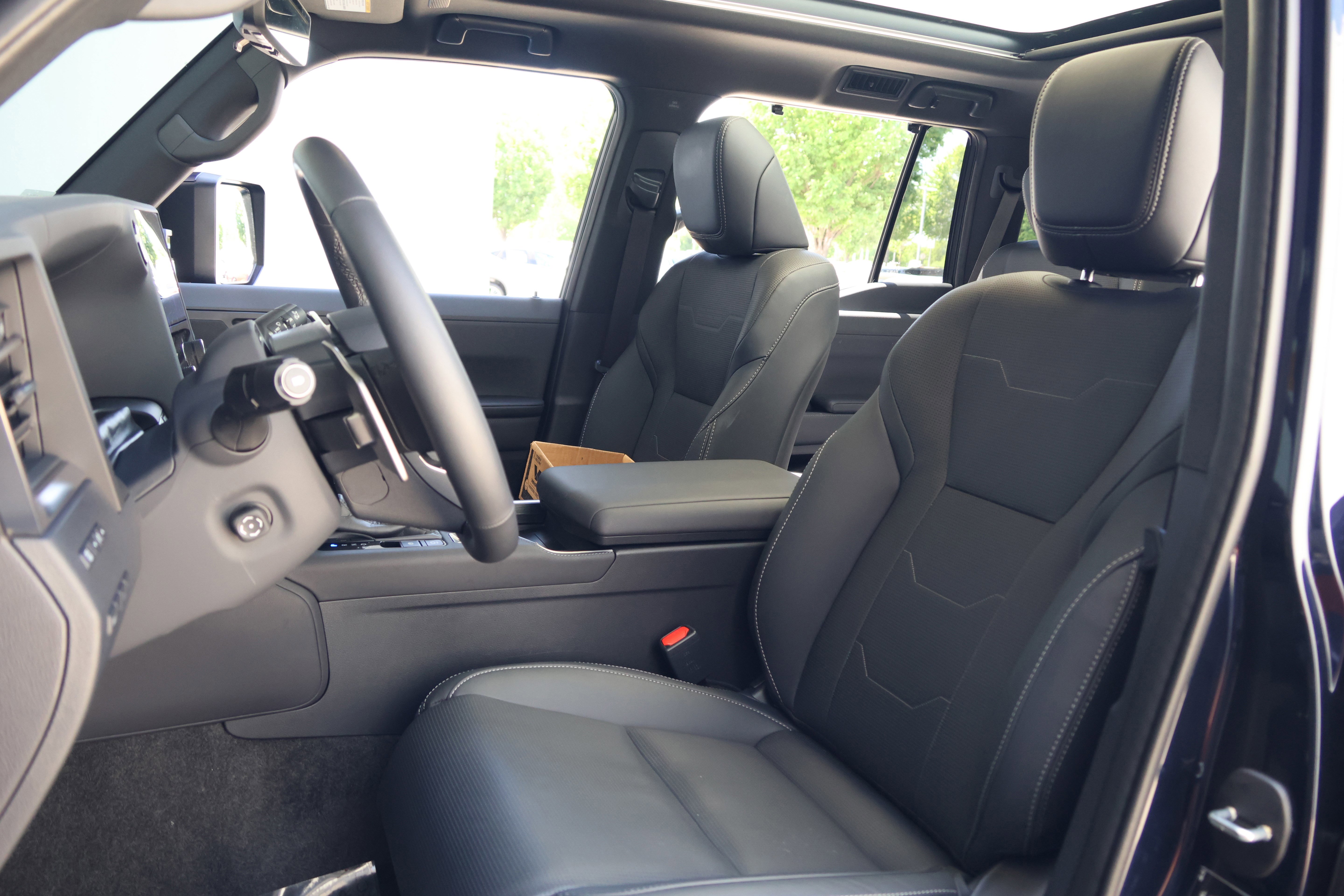 Used 2025 Lexus GX 550 w/ Accessory Package (2T) image 36