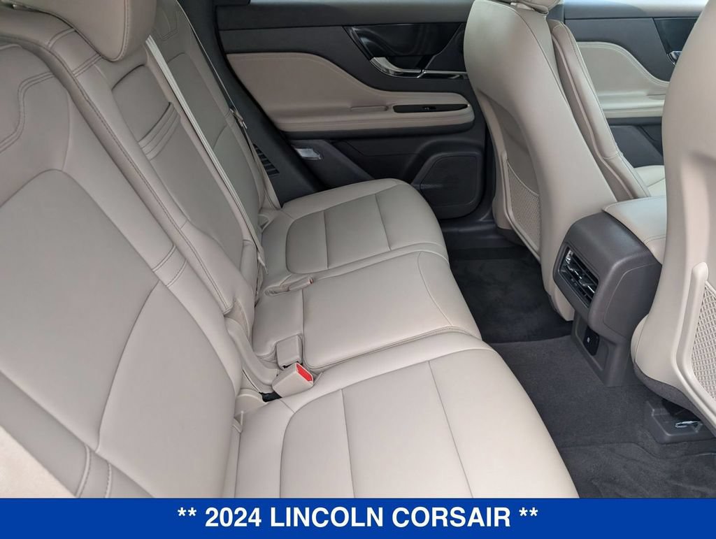 Used 2024 Lincoln Corsair AWD image 33