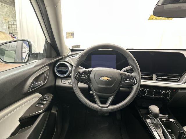 Used 2024 Chevrolet Trax LT FWD image 15