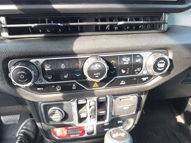 Used 2024 Jeep Wrangler Willys image 25