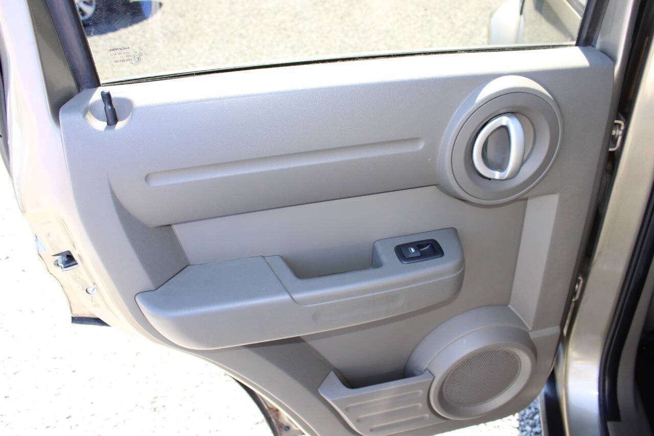 Used 2007 Dodge Nitro SXT AWD/4WD image 21