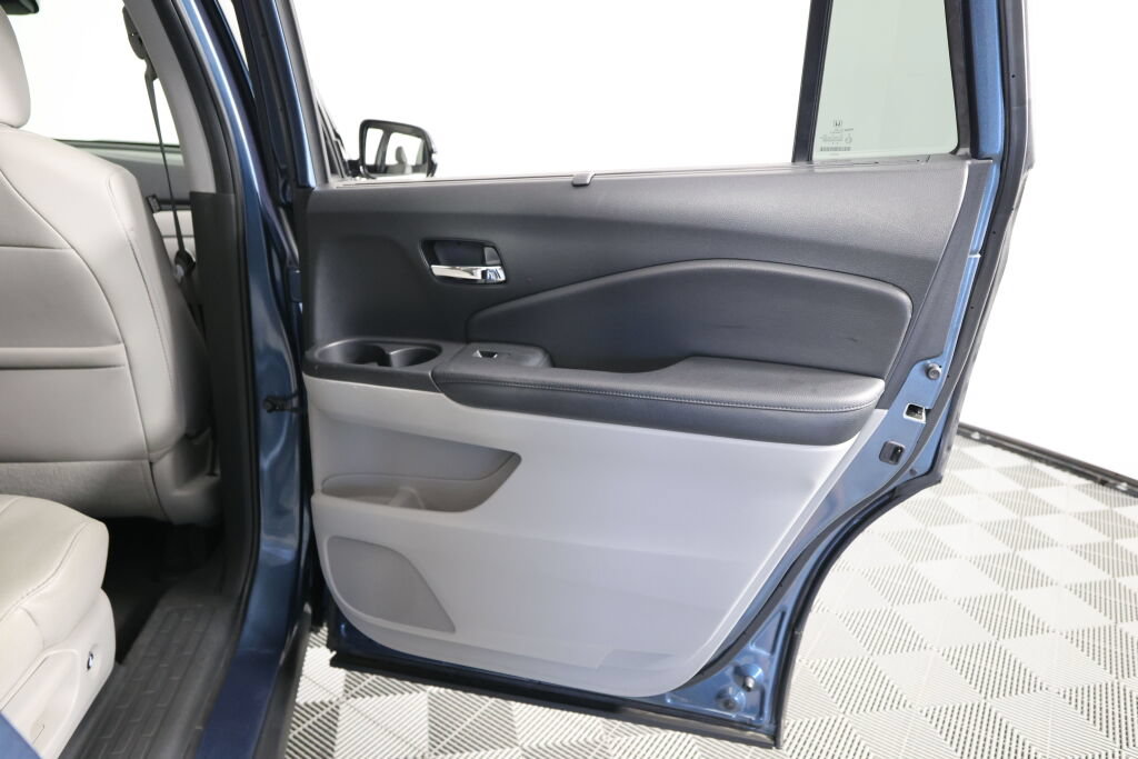 Used 2016 Honda Pilot Touring image 24