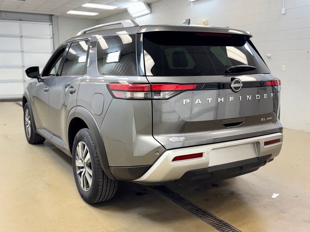 Used 2025 Nissan Pathfinder SL AWD/4WD image 7