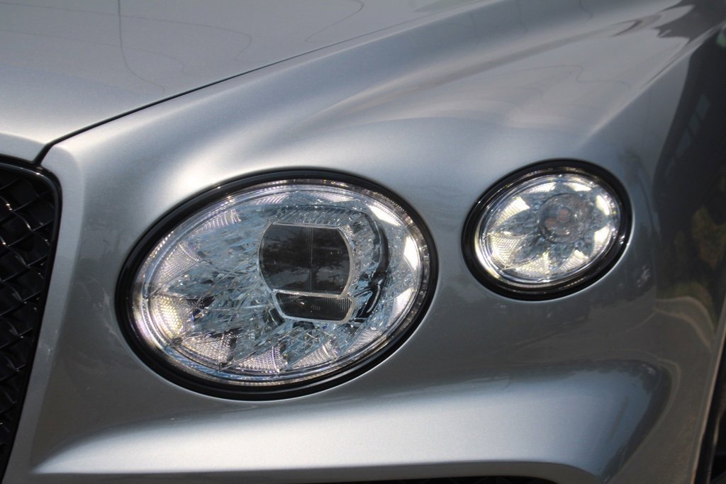 Used 2021 Bentley Bentayga image 11