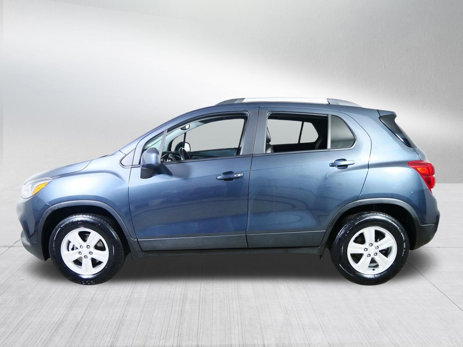 Used 2022 Chevrolet Trax LT w/ LT Convenience Package image 4