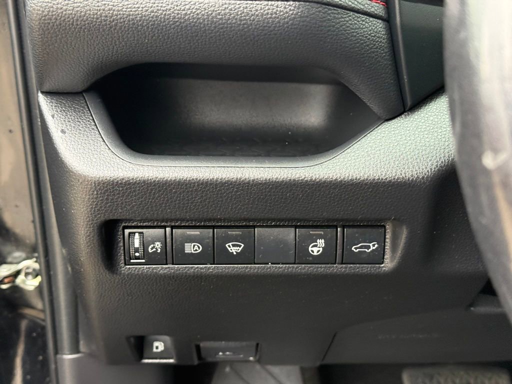 Used 2021 Toyota RAV4 SE w/ Weather & Moonroof Package image 18