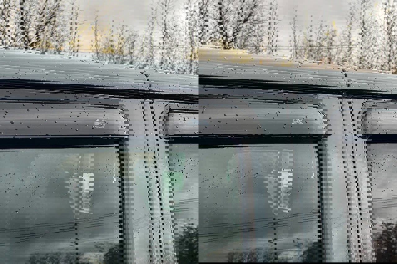 Used 2015 Jeep Wrangler Unlimited Sahara w/ Connectivity Group image 29