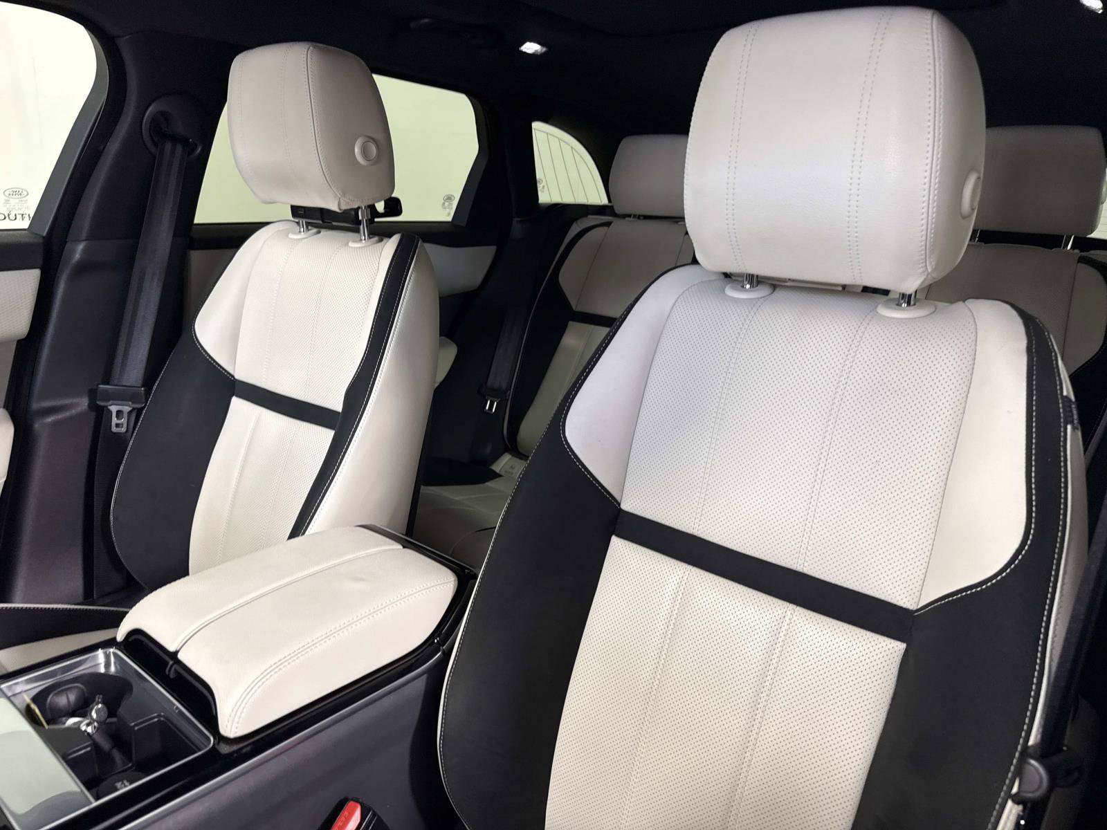 Used 2018 Land Rover Range Rover Velar R-Dynamic SE AWD/4WD image 19