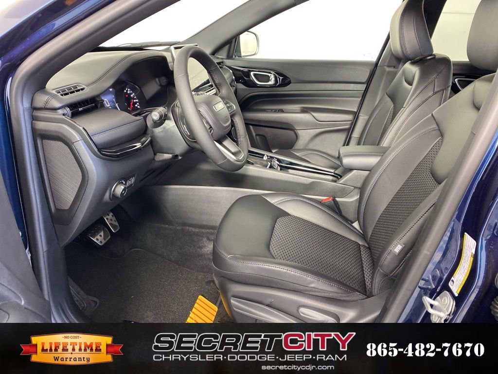 New 2026 Jeep Compass Latitude image 11