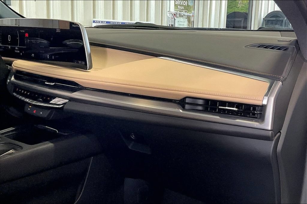 Used 2025 Cadillac XT4 Premium Luxury FWD image 23