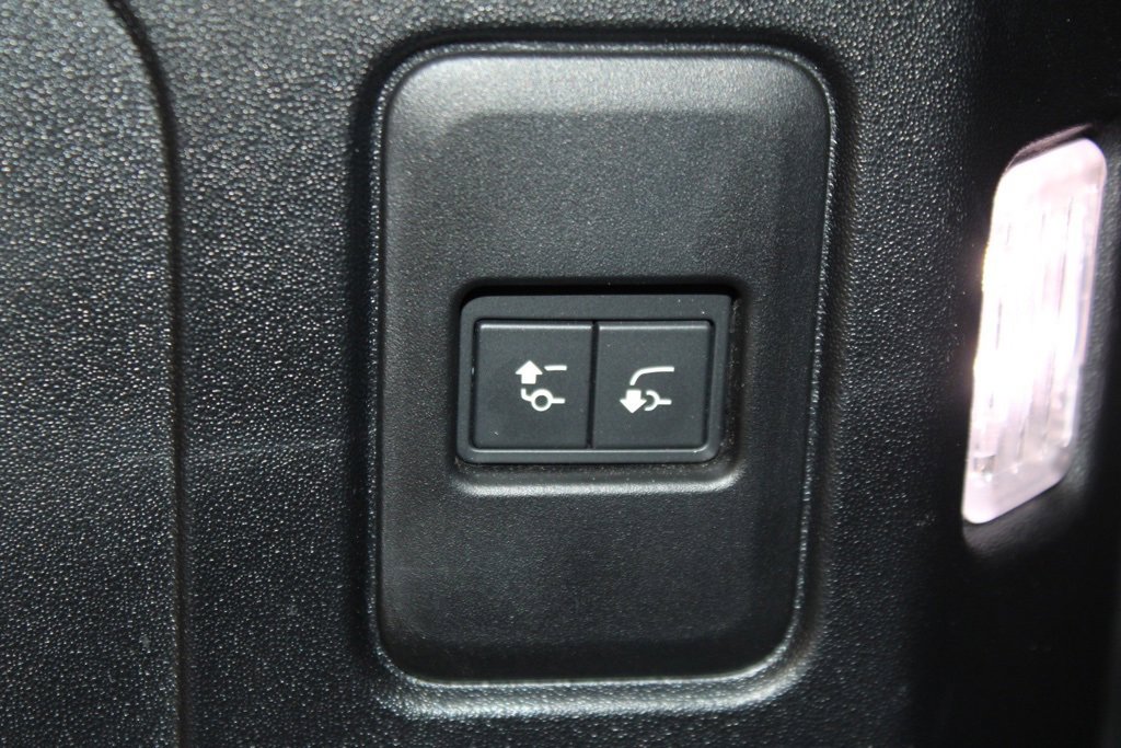 Certified 2024 Land Rover Defender 130 V8 image 39