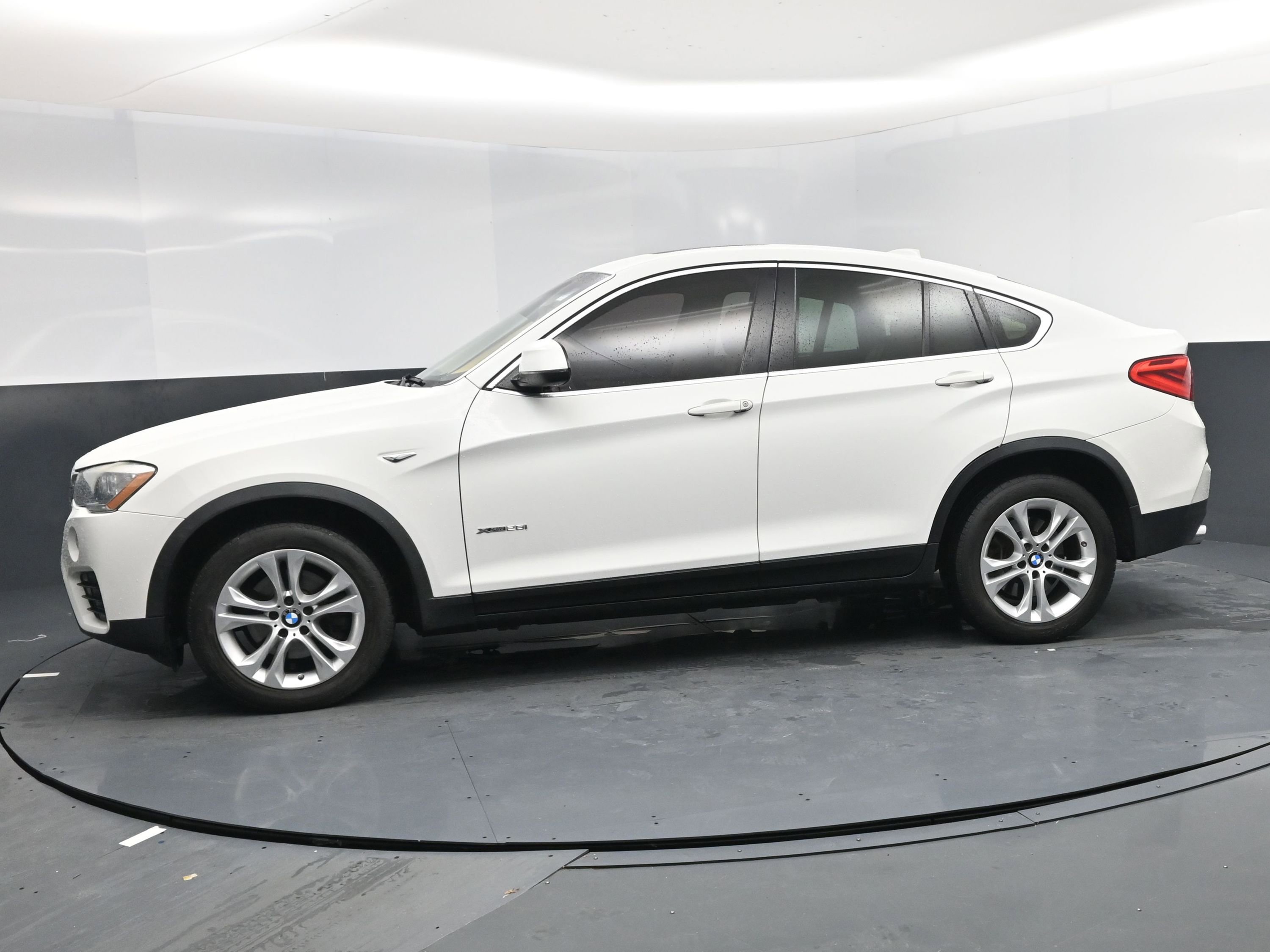 Used 2017 BMW X4 xDrive28i image 3