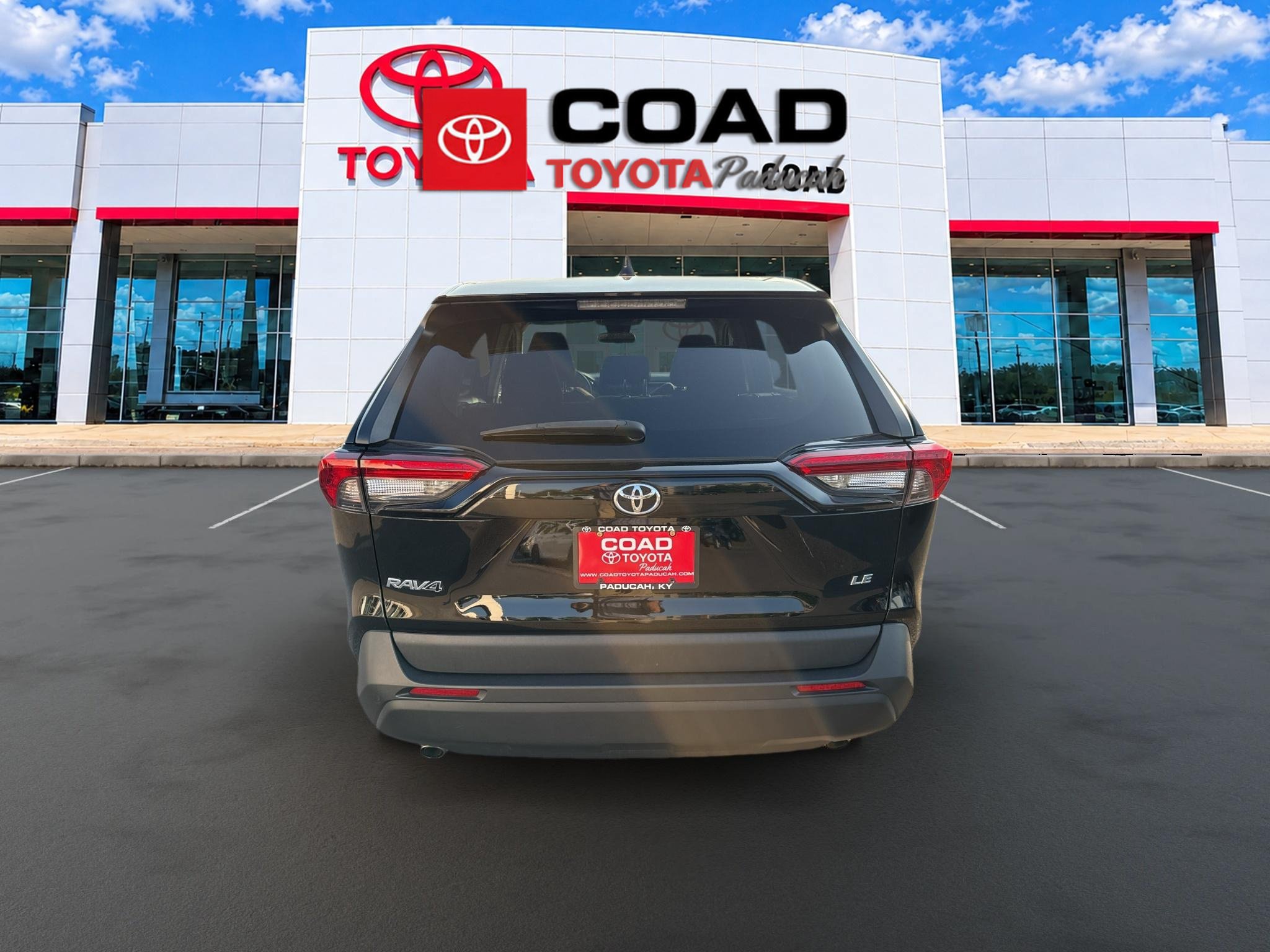 Used 2022 Toyota RAV4 LE FWD image 4