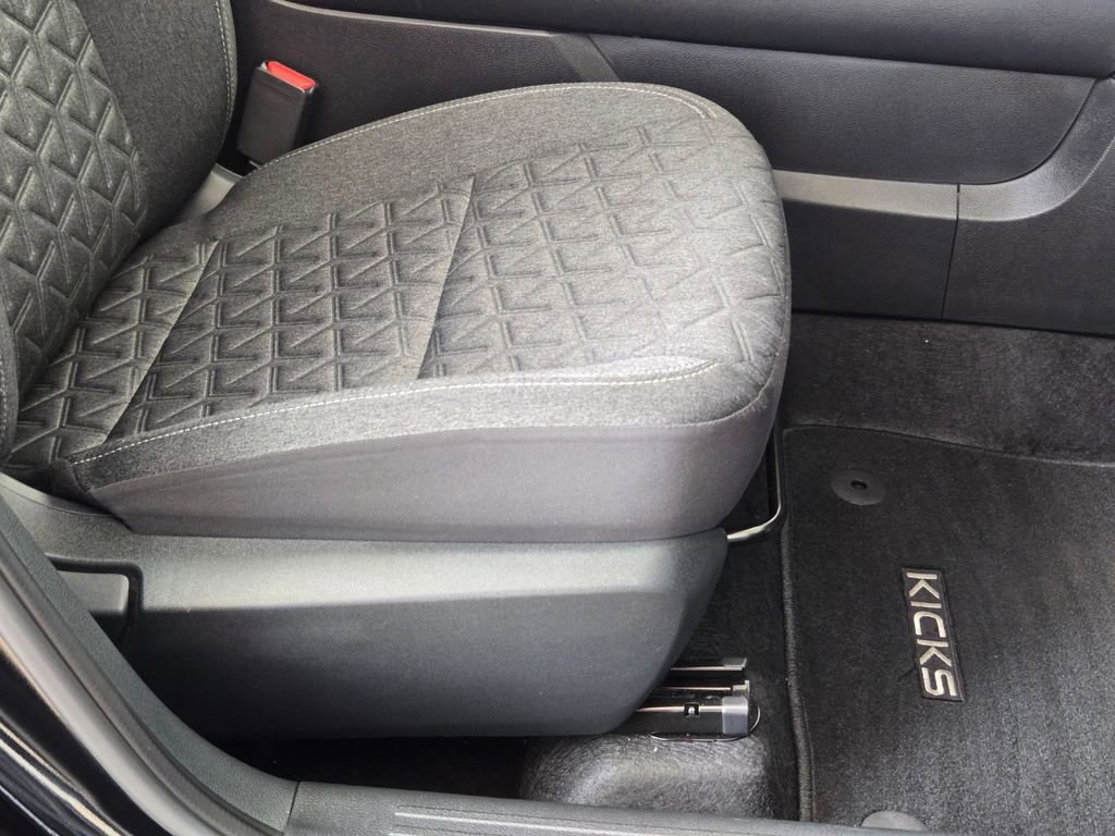 Used 2025 Nissan Kicks SV image 27