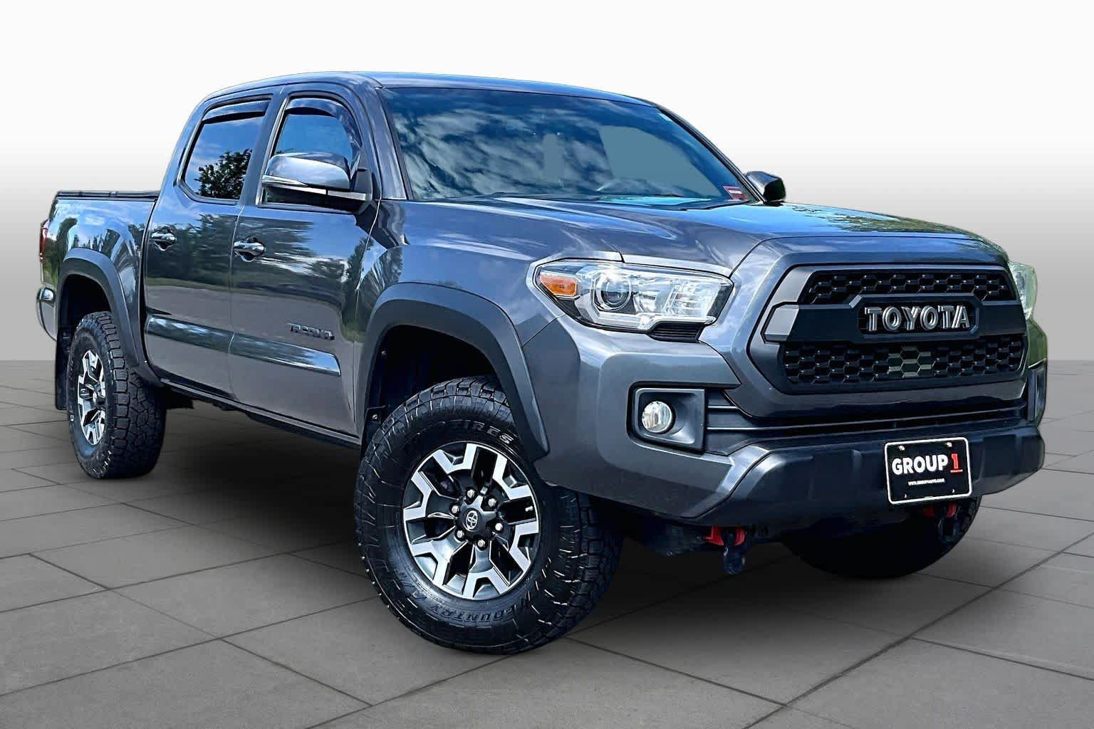 Used 2016 Toyota Tacoma TRD Off-Road w/ Premium & Technology Package AWD/4WD image 3