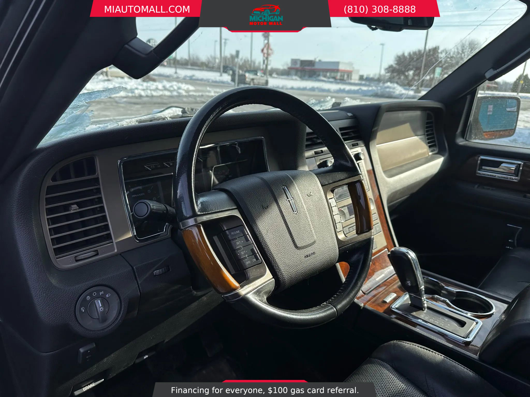 Used 2014 Lincoln Navigator Sport Utility 4D image 9