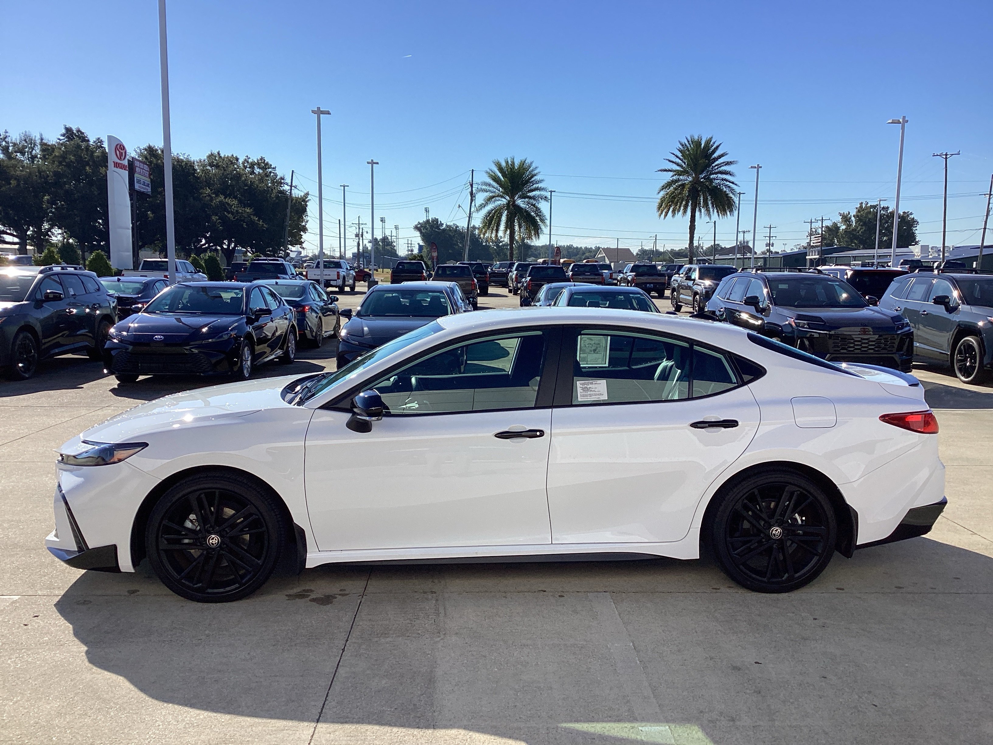 Used 2026 Toyota Camry Hybrid w/ Multimedia Upgrade Package FWD image 4