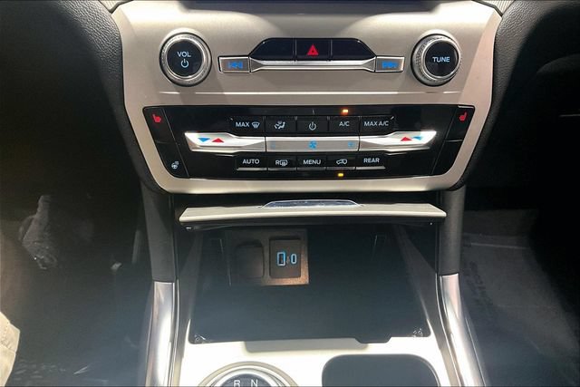 Used 2022 Ford Explorer XLT w/ XLT Sport Appearance Package AWD/4WD image 22