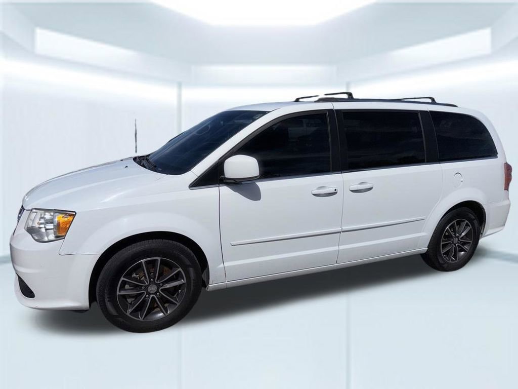 Used 2017 Dodge Grand Caravan SXT image 2
