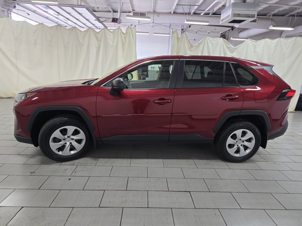 Certified 2022 Toyota RAV4 LE AWD/4WD image 13