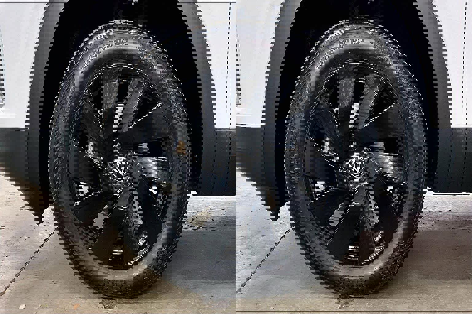 Used 2025 Volkswagen Atlas SE w/ Panoramic Sunroof Package image 12