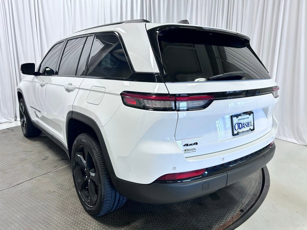 Used 2023 Jeep Grand Cherokee Altitude image 27