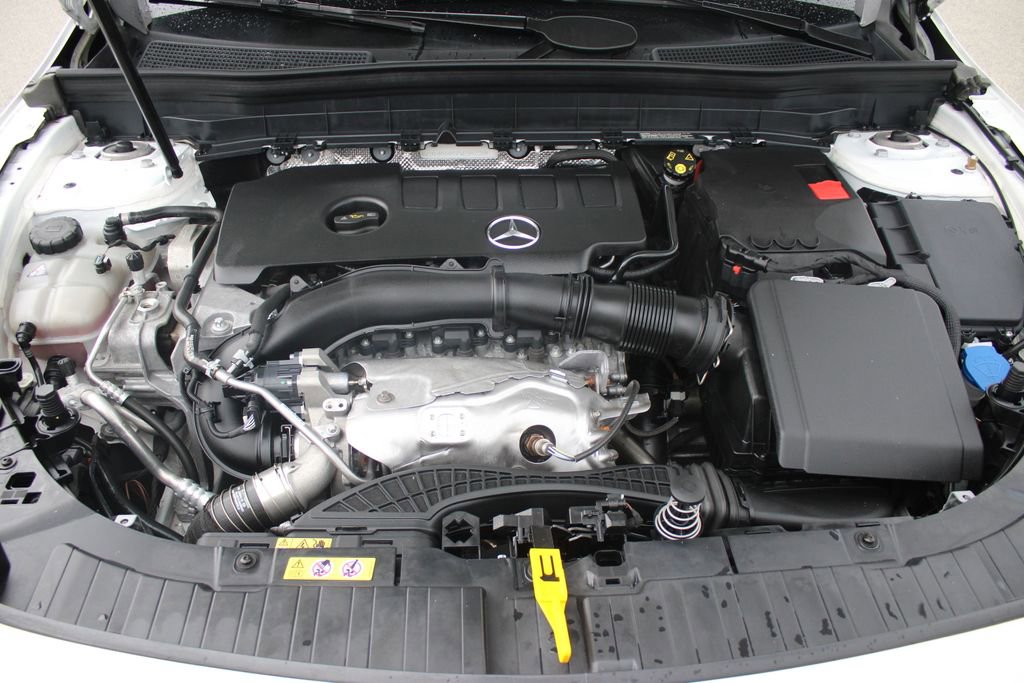 Used 2023 Mercedes-Benz GLB 250 4MATIC w/ Premium Package image 33