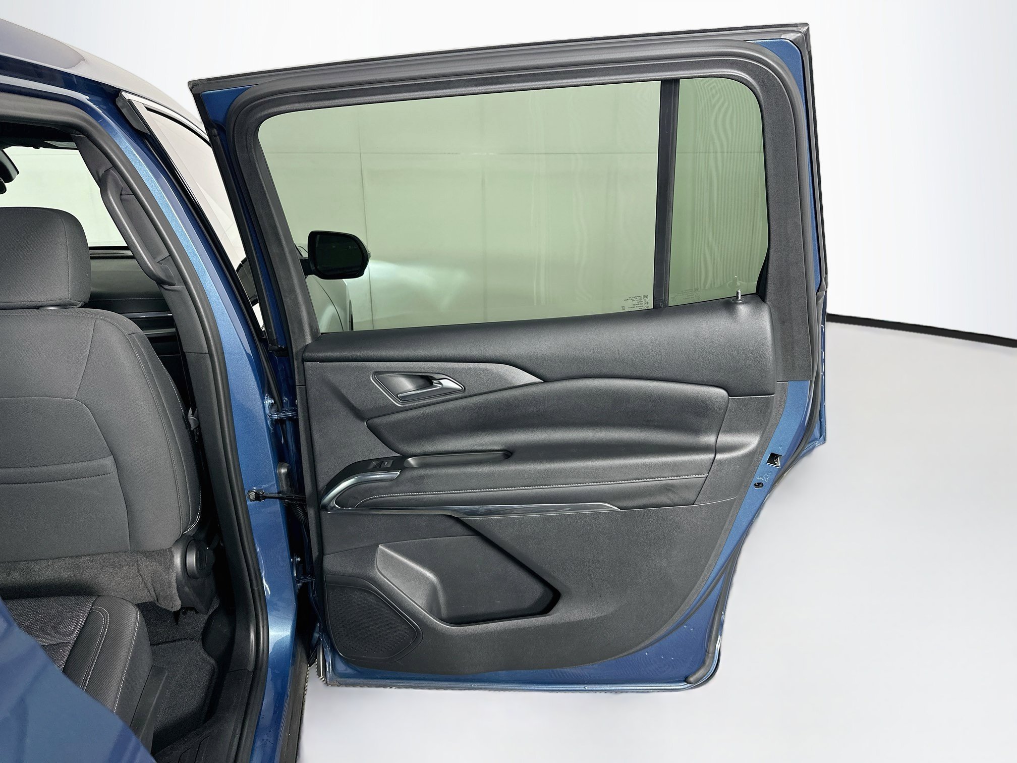 Used 2024 Chevrolet Traverse LS FWD image 30