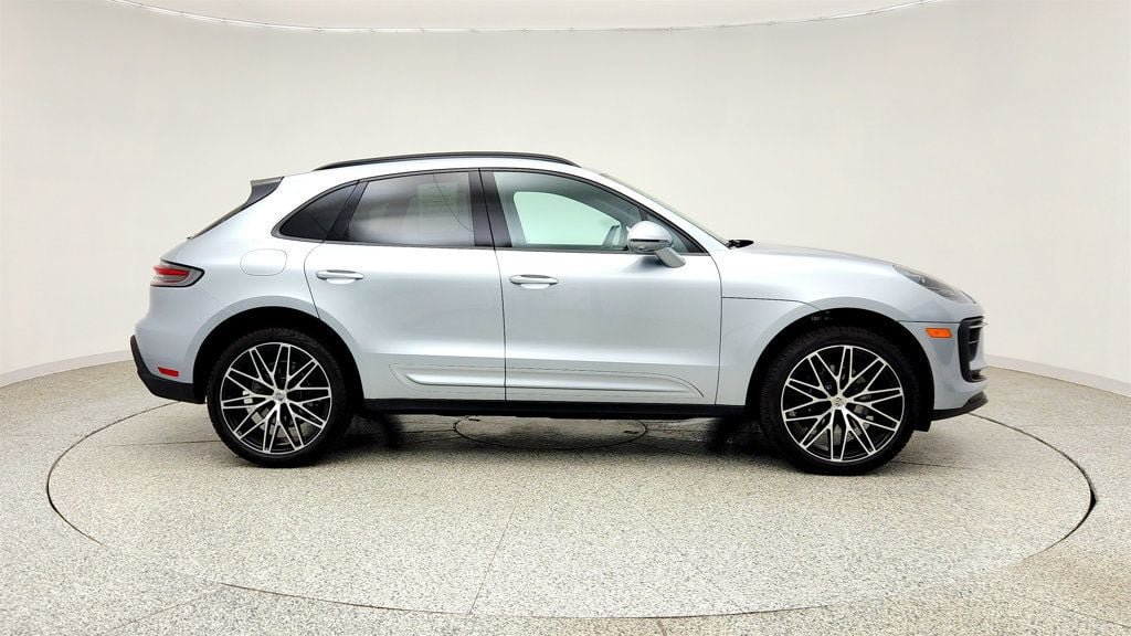 Used 2025 Porsche Macan AWD/4WD image 4