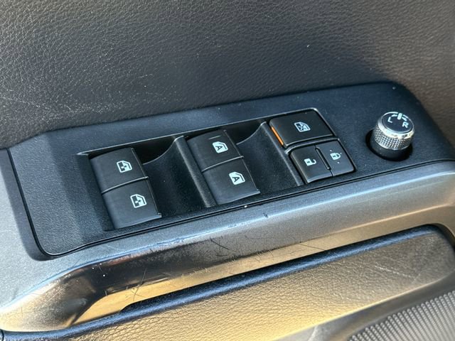 Used 2018 Toyota Tacoma TRD Sport w/ Technology Package image 19