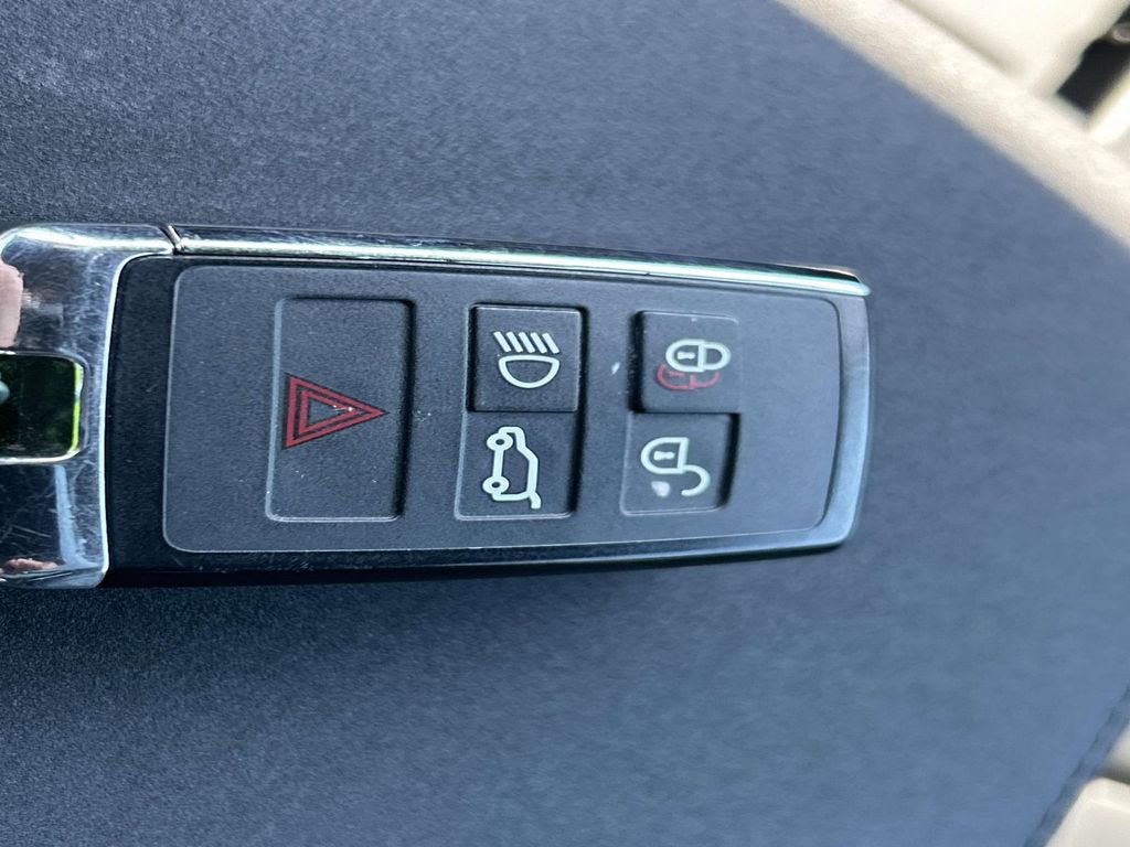 Used 2022 Land Rover Defender 90 X-Dynamic S AWD/4WD image 25