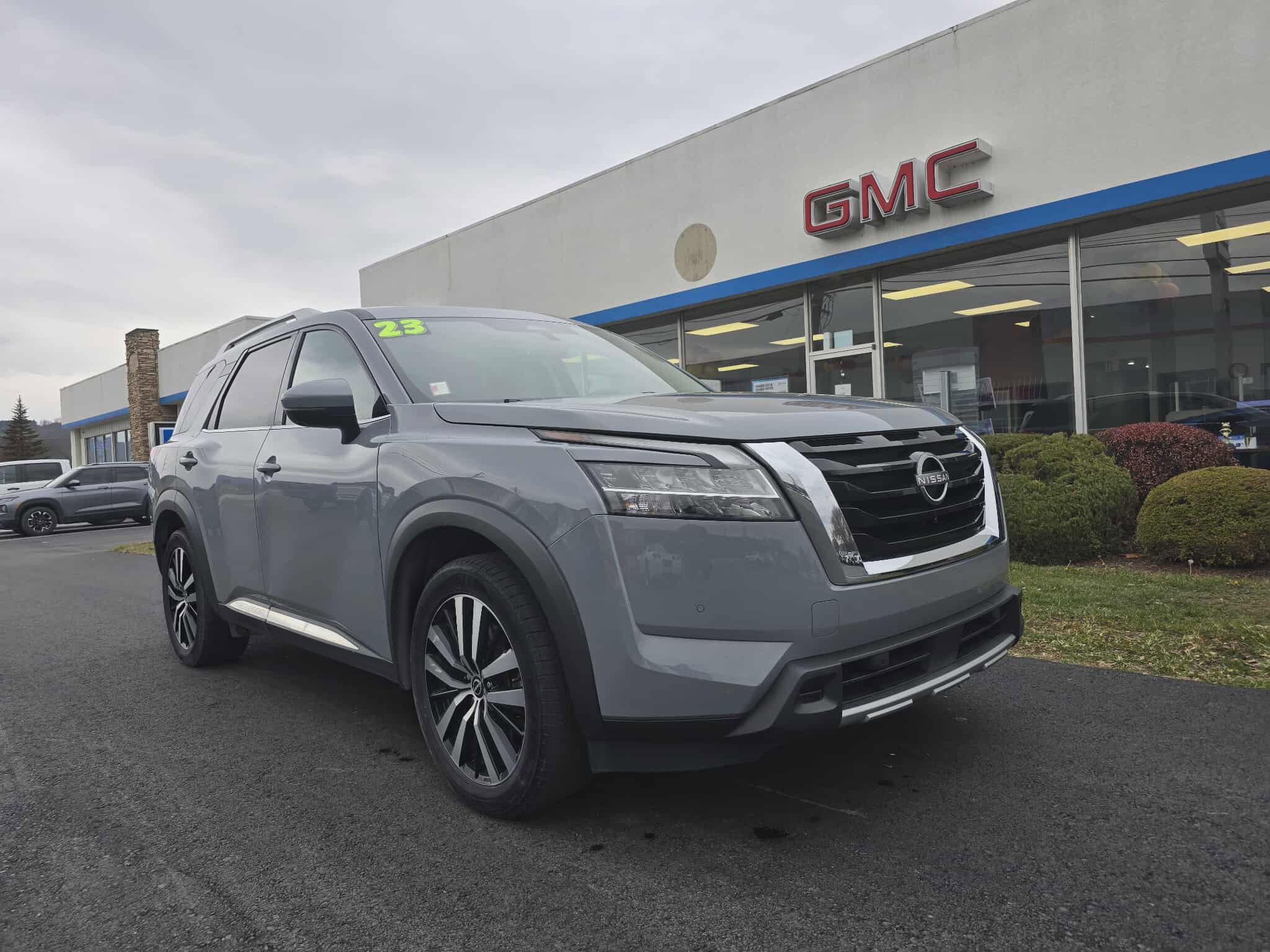Used 2023 Nissan Pathfinder Platinum