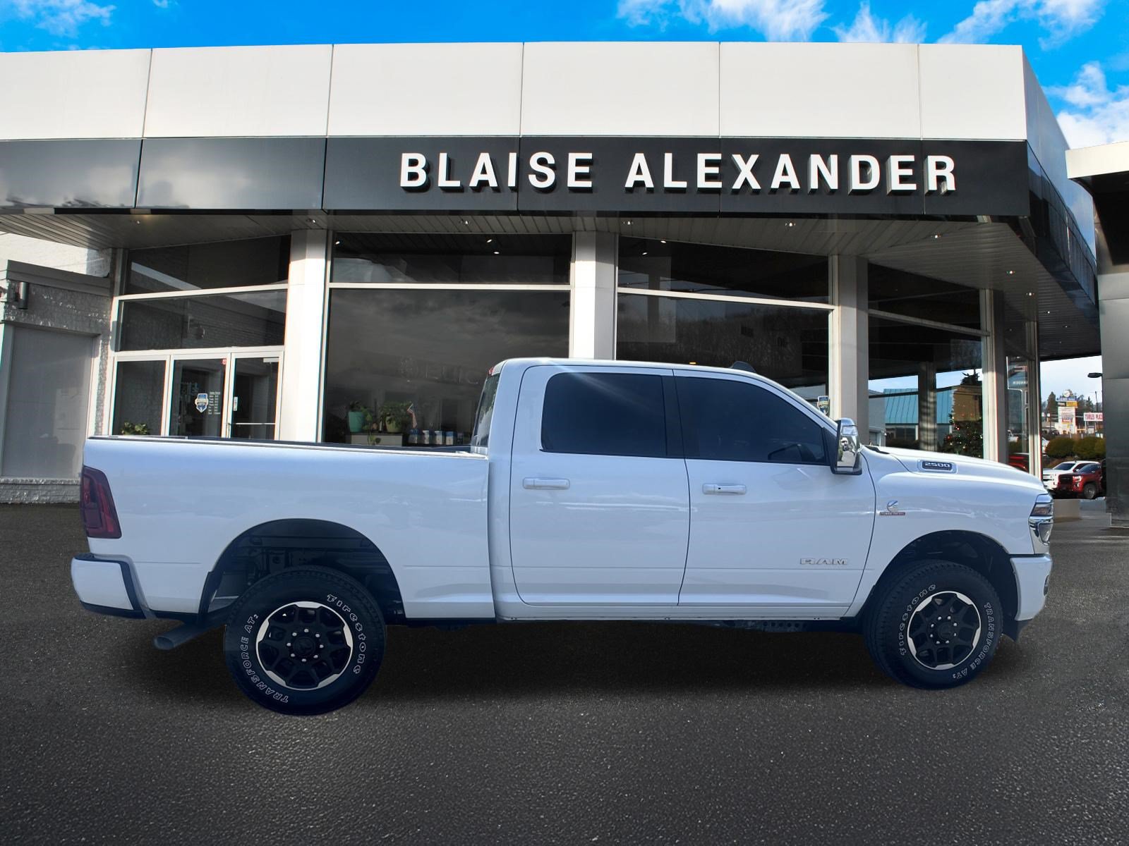 Used 2026 RAM 2500 Laramie AWD/4WD image 2