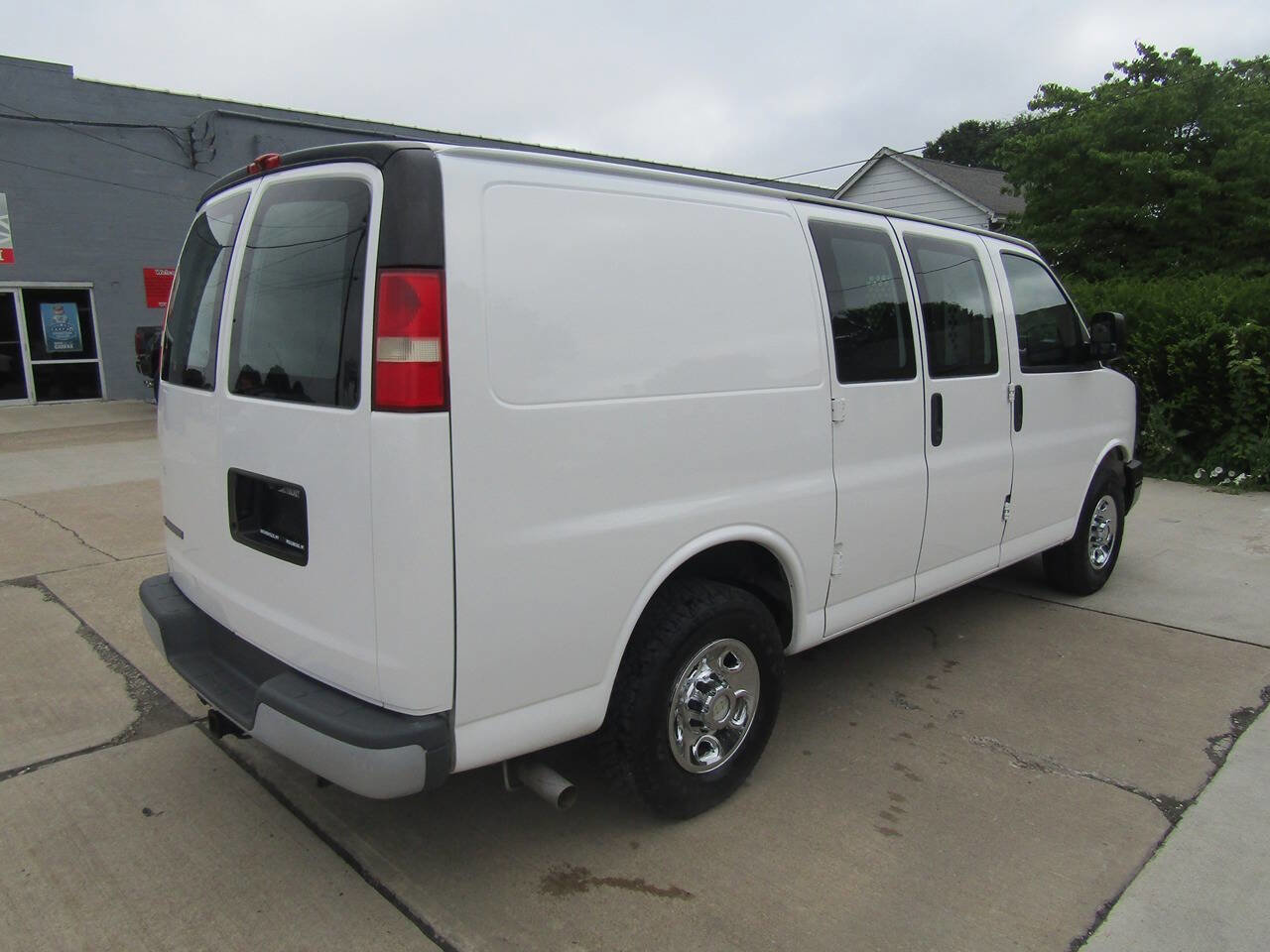 Used 2011 Chevrolet Express 2500 w/ Cold Climate Package image 8