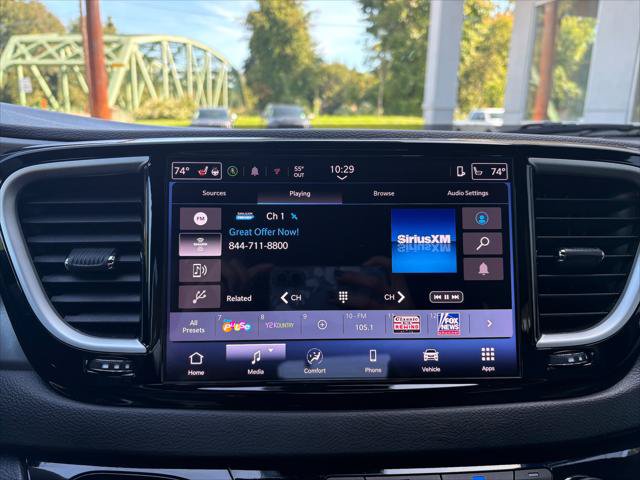 Certified 2025 Chrysler Pacifica Select FWD image 23