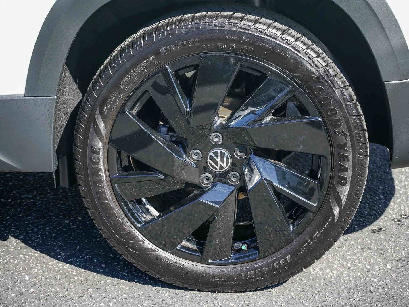 Used 2024 Volkswagen Taos SE AWD/4WD image 10