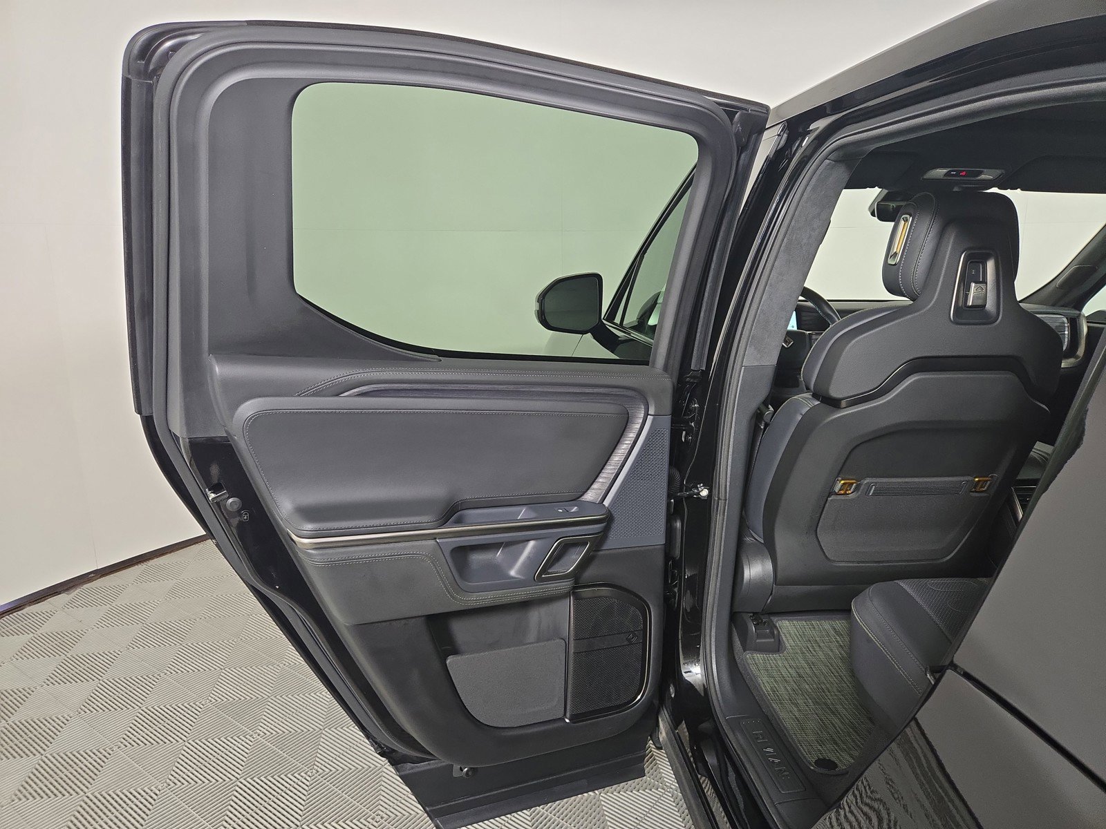 Used 2024 Rivian R1T Adventure image 17