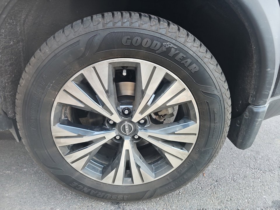 Used 2023 Nissan Rogue SV image 26