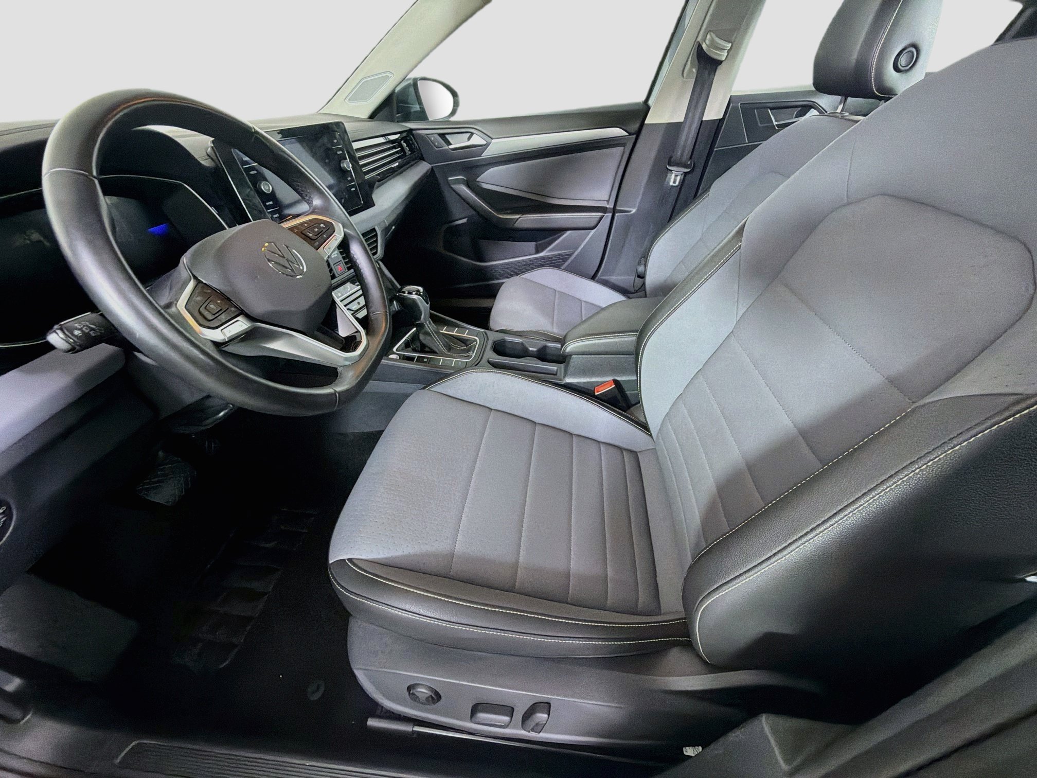 Used 2025 Volkswagen Jetta SE FWD image 13