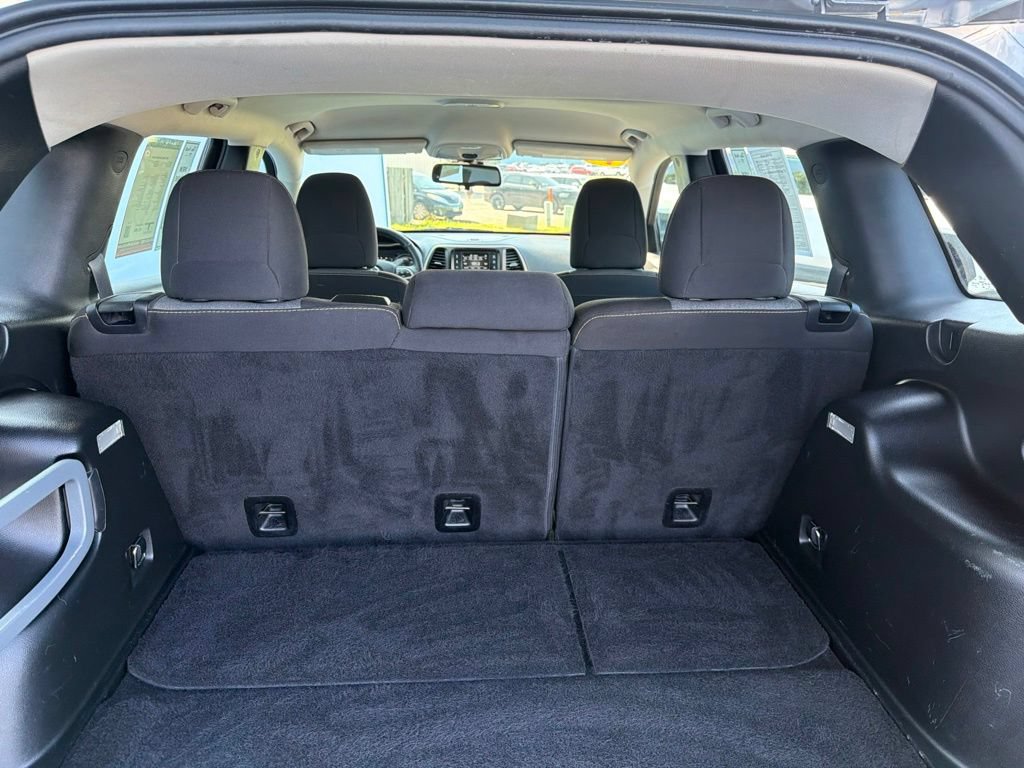 Used 2016 Jeep Cherokee Sport w/ Cold Weather Group FWD image 10