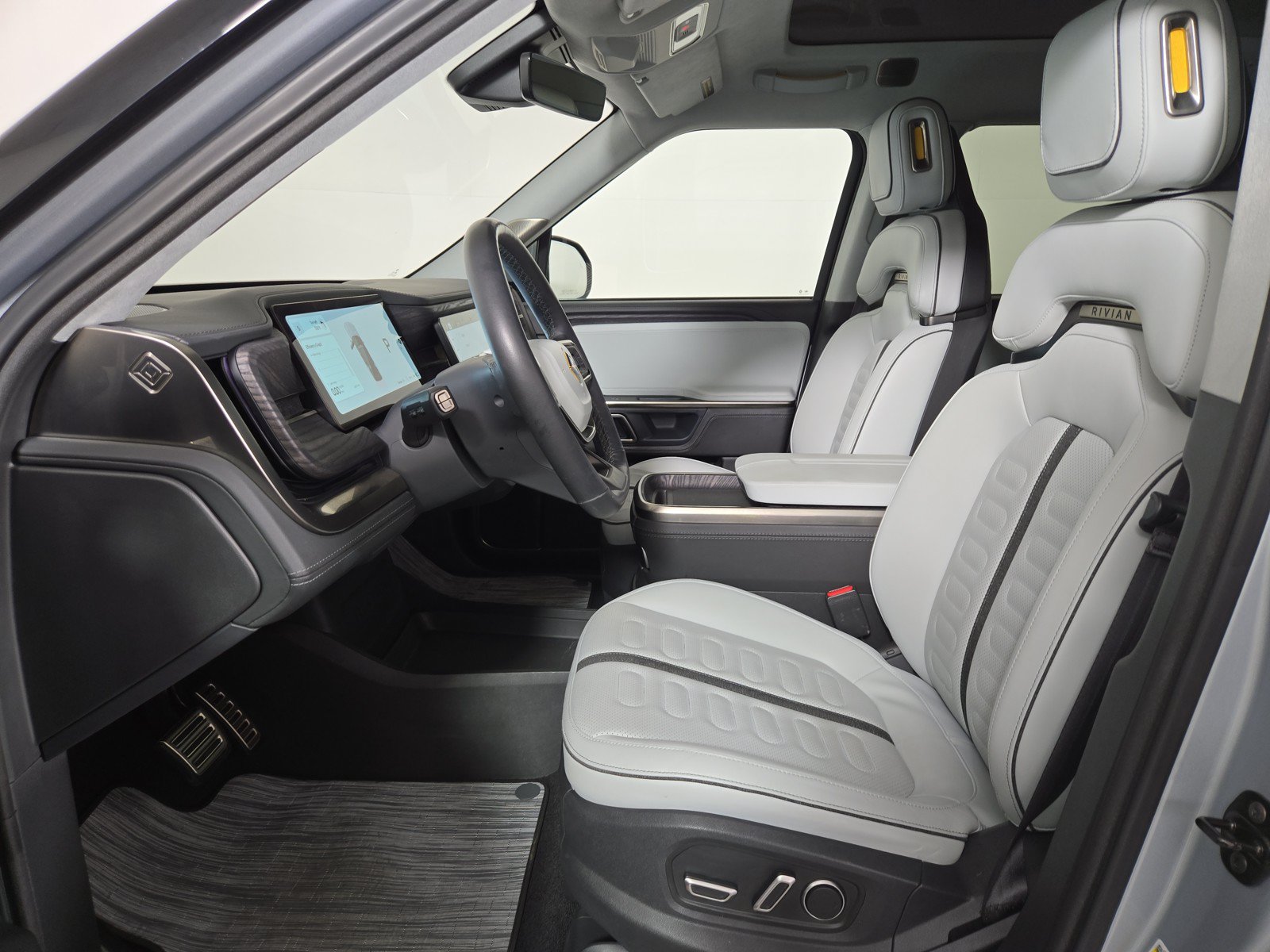 Used 2024 Rivian R1S Adventure AWD/4WD image 20