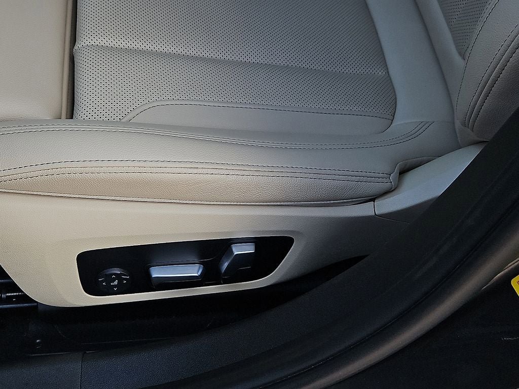 Used 2022 BMW 330i Sedan w/ Convenience Package RWD image 21