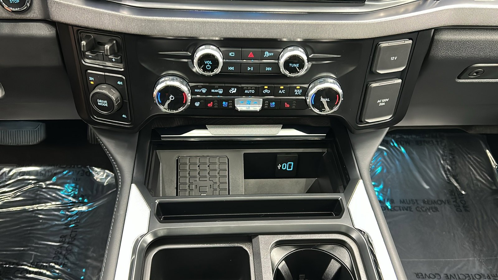 Used 2025 Ford F450 Platinum w/ FX4 Off-Road Package image 25