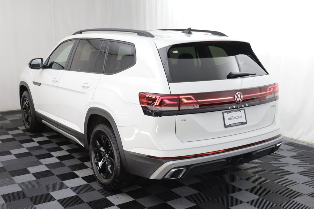 Used 2025 Volkswagen Atlas Peak Edition SE AWD/4WD image 15