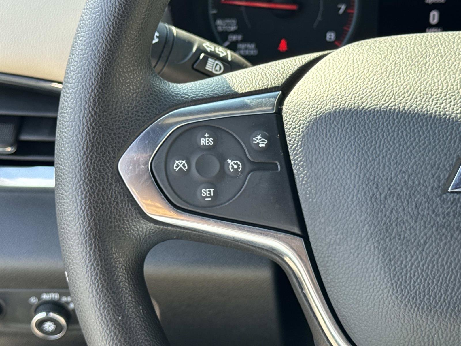 Used 2023 Chevrolet Traverse LS image 7