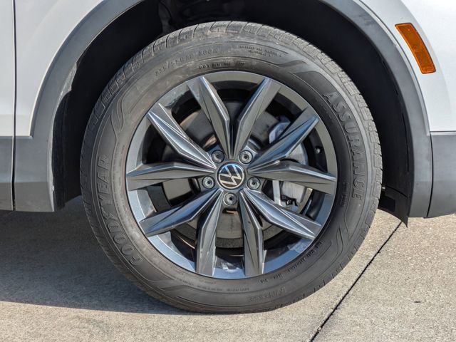 Used 2023 Volkswagen Tiguan SE image 11